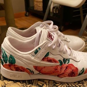 Fila size 5.5 embroidered sneaker